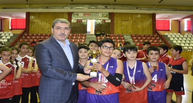 Okullar arası küçükler basketbolda şampiyonlar belli oldu