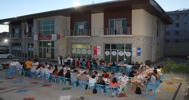 AKES’ten Silopi Gençlik Merkezi öğrencilerine iftar