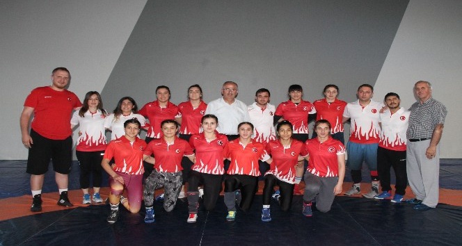 Genç milliler İspanya’ya hazır