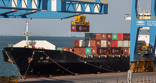 ABD, Çin mallarından yüzde 25 vergi almaya başladı