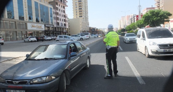 Vali Yaman bayram öncesi trafik denetimine katıldı