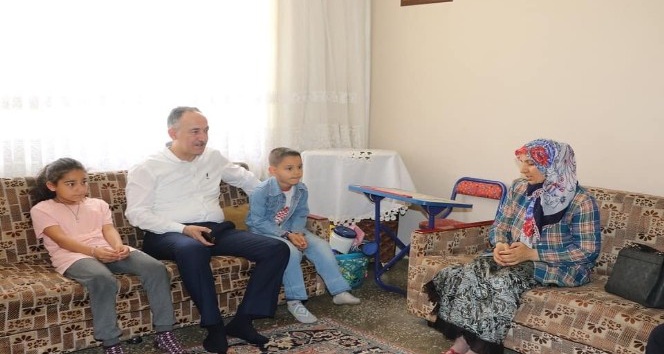 Başkan Saygılı’dan “çat kapı” ev ziyaretleri