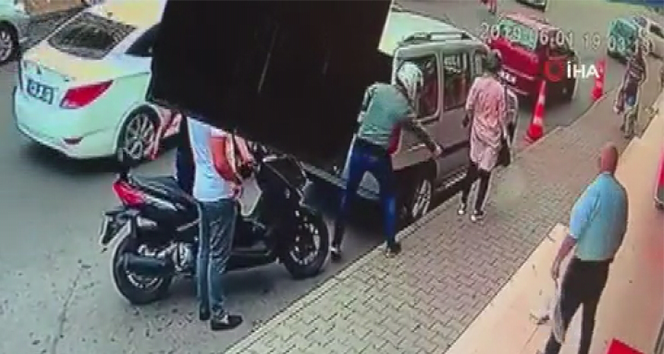 Pide kuyruğundaki kadına silahlı saldırının failleri yakalandı