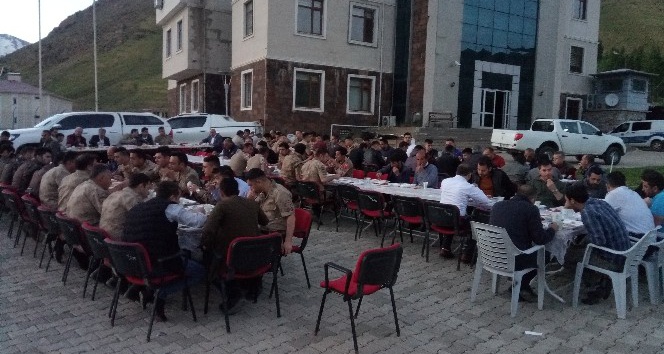 Kaymakamlık ve belediye başkanlığında güvenlik görevlilerine iftar