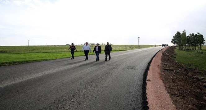 Vali Pehlivan, Yeşil Yol Projesi Bayburt etabında devam eden asfaltlama çalışmalarını inceledi