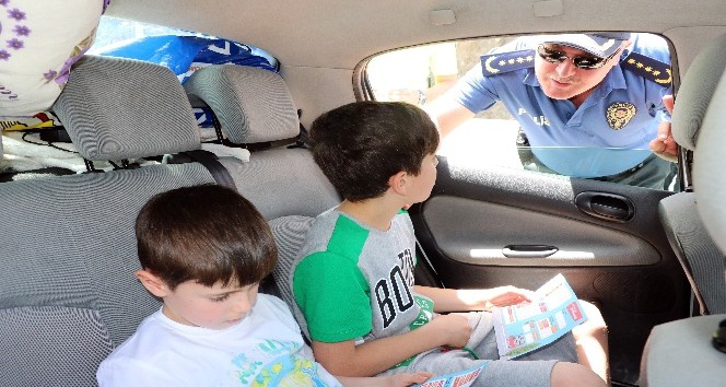 Yozgat’ta sürücülerin denetlenmesi için çocuklara ‘sürücü seyahat karnesi’ dağıtıldı