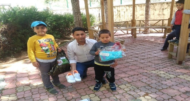 Sason’da 150 çocuğa bayramlık kıyafet dağıtıldı