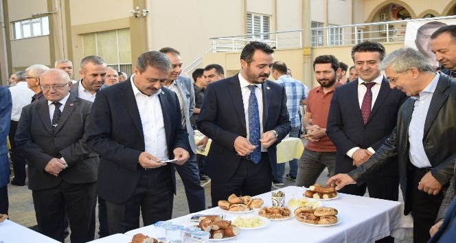 Burdur Valisi Şıldak, kamu görevlileri ve vatandaşlarla bayramlaştı