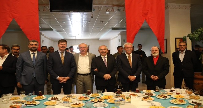Mardin’deki bayramlaşmaya Süryaniler de katıldı