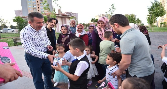 Bayramda çocuklara Başkan Balcı’dan oyuncak