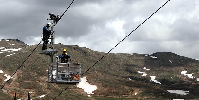 Erciyes’te teleferiklerin örümcek adamları
