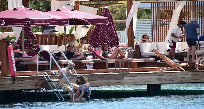 Özlem Yıldız’dan bronzlaşma dersi