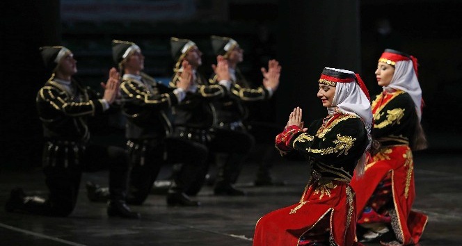 Karşıyaka Belediyesinden ücretsiz halk dansları kursu