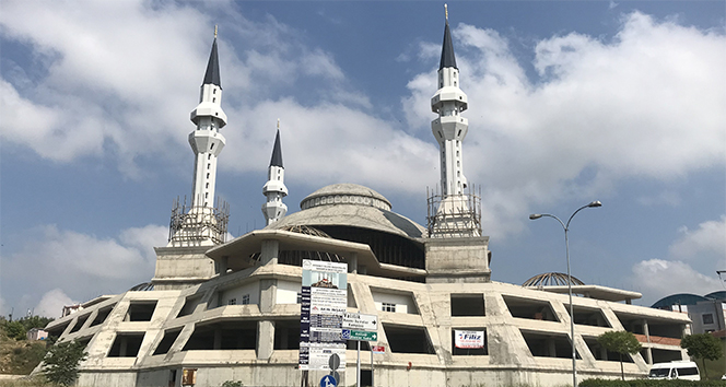 Sakarya&#039;nın en büyük Külliyesi Şeyh Edebali Cami ibadete açıldı
