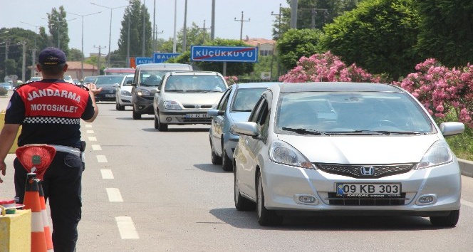 Bayram tatili sonrası Kuzey Ege’de trafik yoğunluğu arttı