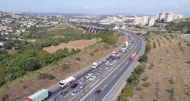 Kocaeli’de bayram trafiği artarak devam ediyor