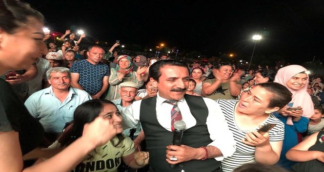 Festivalde Latif Doğan ve Merve Özbey coşkusu