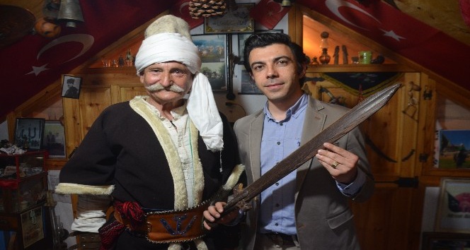 (Özel) Osmanlı’da taşınan tahta kılıcın sırrı ortaya çıktı