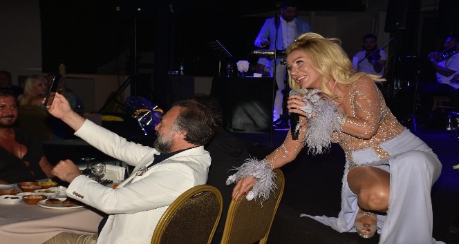 Oktay Kaynarca’dan Seda Sayan’a dekolte uyarısı