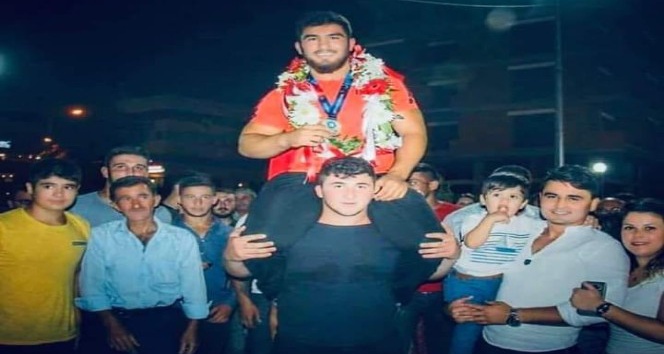 Çan Belediyesi güreşçisi Aktürk, Avrupa şampiyonu