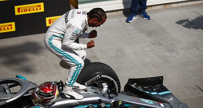 Mercedes-AMG Petronas, galibiyet serisini 7’ye Hamilton ise 5’e çıkardı