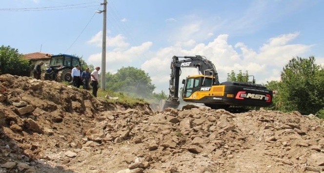 Şehitlik yolu genişletme çalışmaları başladı