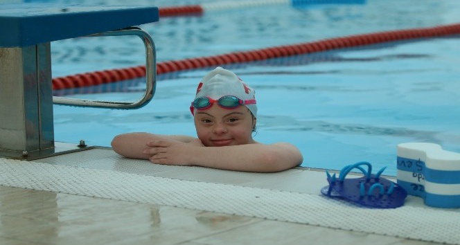 Kağıtspor’un özel yüzücüsü, olimpiyatları hedefliyor