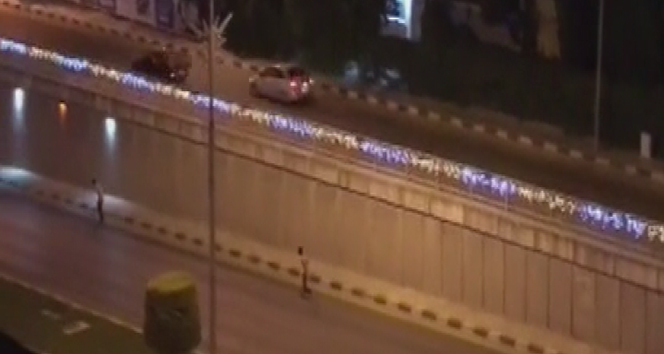 Kaykay süren gençlerin otoyolda ölüm yolculuğu