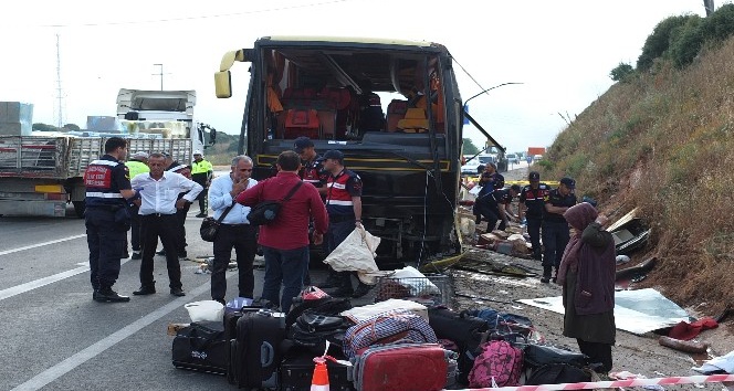 Bandırma’da otobüs kazası : 4 ölü 42 yaralı