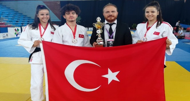 Balkan Şampiyonası’nda Karaman’ın gururu oldular