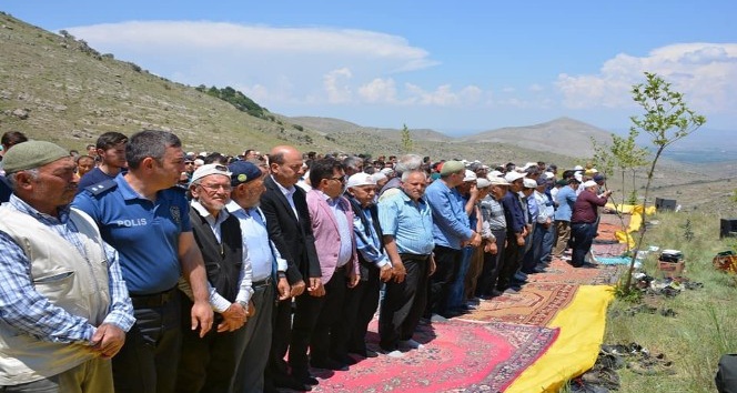 Balçıkhisar’da 2 asırlık yağmur duası ve kurban geleneği sürüyor