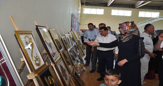 Sincik Halk Eğitim Merkezinde yılsonu sergisi açıldı
