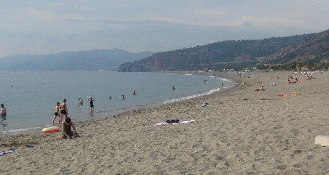 Gazipaşa’da Suriyelilere plaj yasağına veto