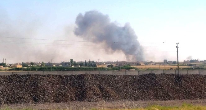 Terör örgütü PKK/PYD Telabyad’da halkın ekinlerini yakıyor