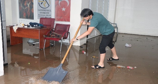 Nevşehir’de sağanak yağış hayatı felç etti