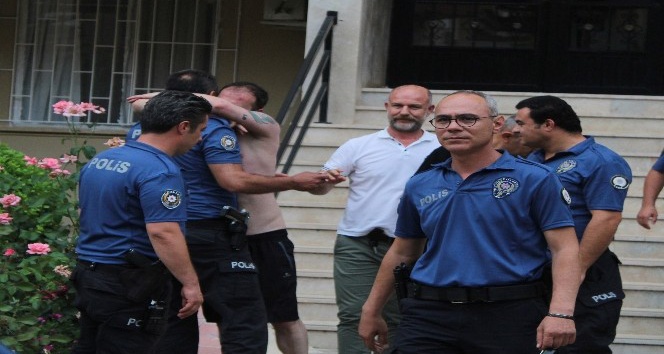 Antalya’da alkollü gencin polis sevgisi