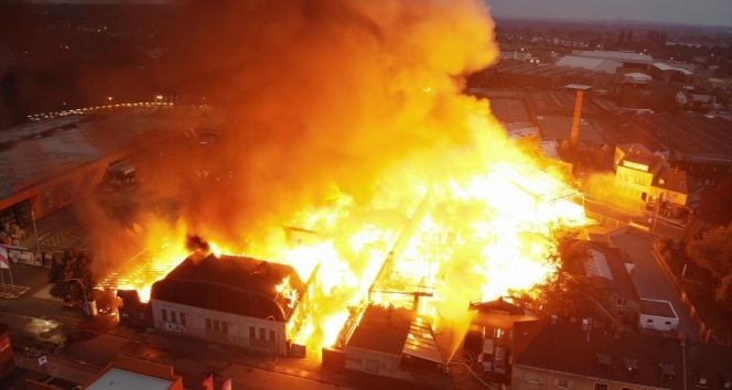 Almanya&#039;da korkutan yangın