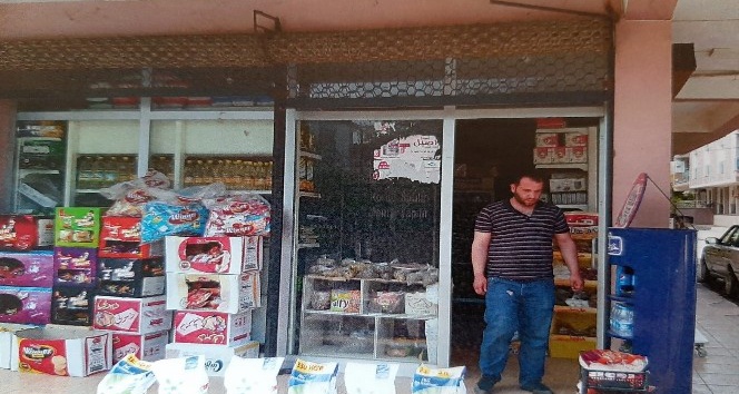 İzmir’de, ruhsatsız çalışan vergi vermeyen Suriyelilerin dükkanları kapatıldı