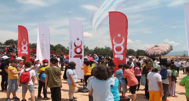 Türk Yıldızları ve SOLOTÜRK gösterisi nefesleri kesti