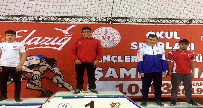 İhlas Koleji öğrencisi güreşte Türkiye şampiyonu