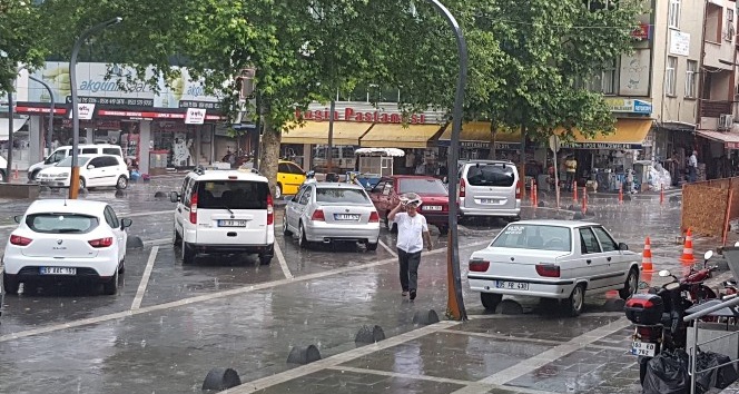 Erbaa’da sağanak yağış