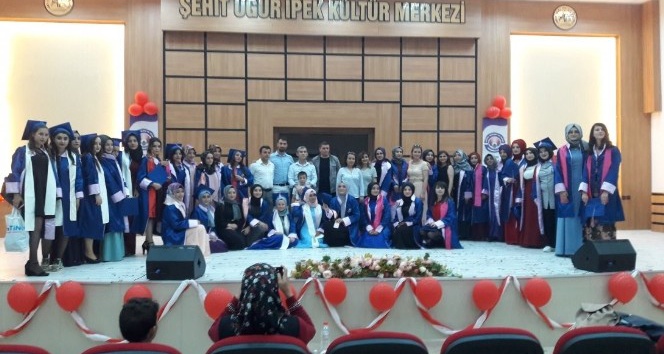 Acıgöl Mesleki ve Teknik Anadolu Lisesinde mezuniyet coşkusu yaşandı