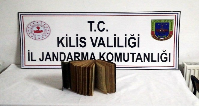Kilis’te 15’inci yüzyıldan kalma el yazması kitap ele geçirildi