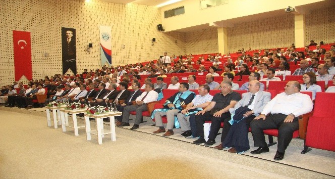 7 Aralık Üniversitesinde akademisyenler törenle cübbe giydi