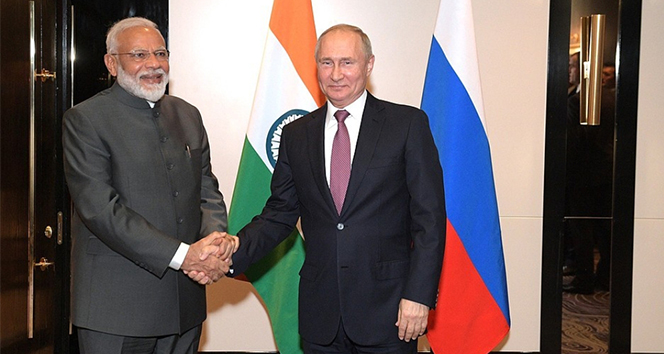 Putin, Modi ile bir araya geldi
