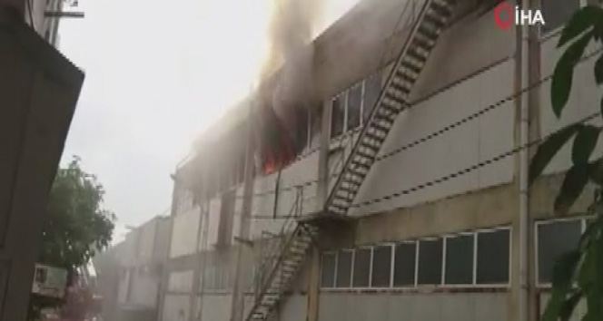 Pendik&#039;de fabrika yangını: 1 yaralı