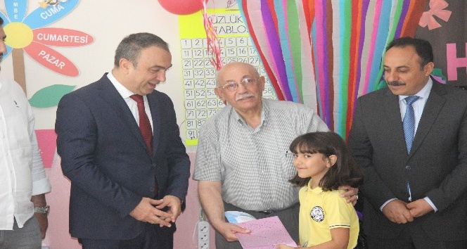 55 bin Türk ve Suriyeli öğrenci karne aldı