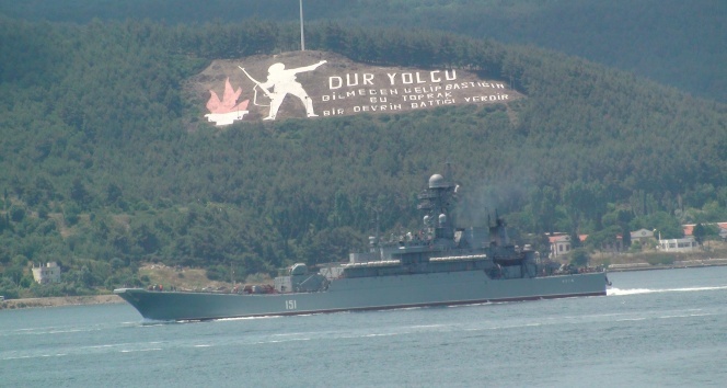 Rus savaş gemileri Çanakkale&#039;den geçti