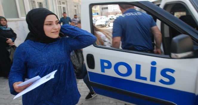Sınava geç kalan 9 öğrenciyi polis ekipleri yetiştirdi
