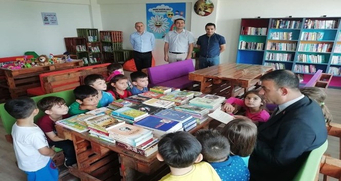 Toplanan kitap ve oyuncaklar çocuklara hediye edildi